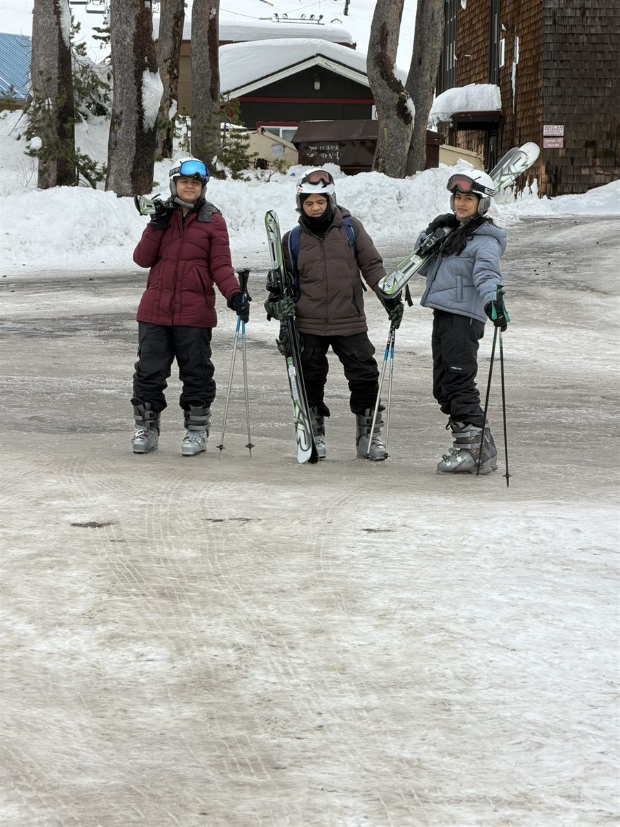 Neti skiing with family
